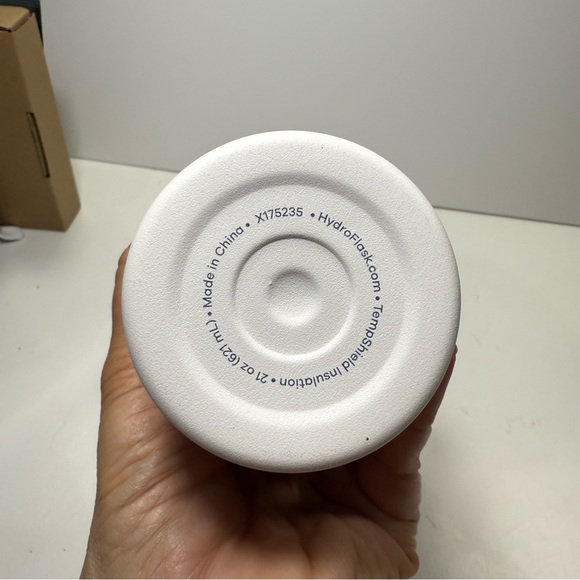 Hydro Flask Limited Edition Refill For Good 21 oz - Picture 5 of 7
